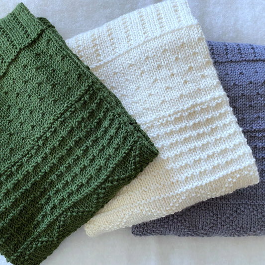 "Daisy" hand knit merino baby cot blanket - Nana Anna NZ