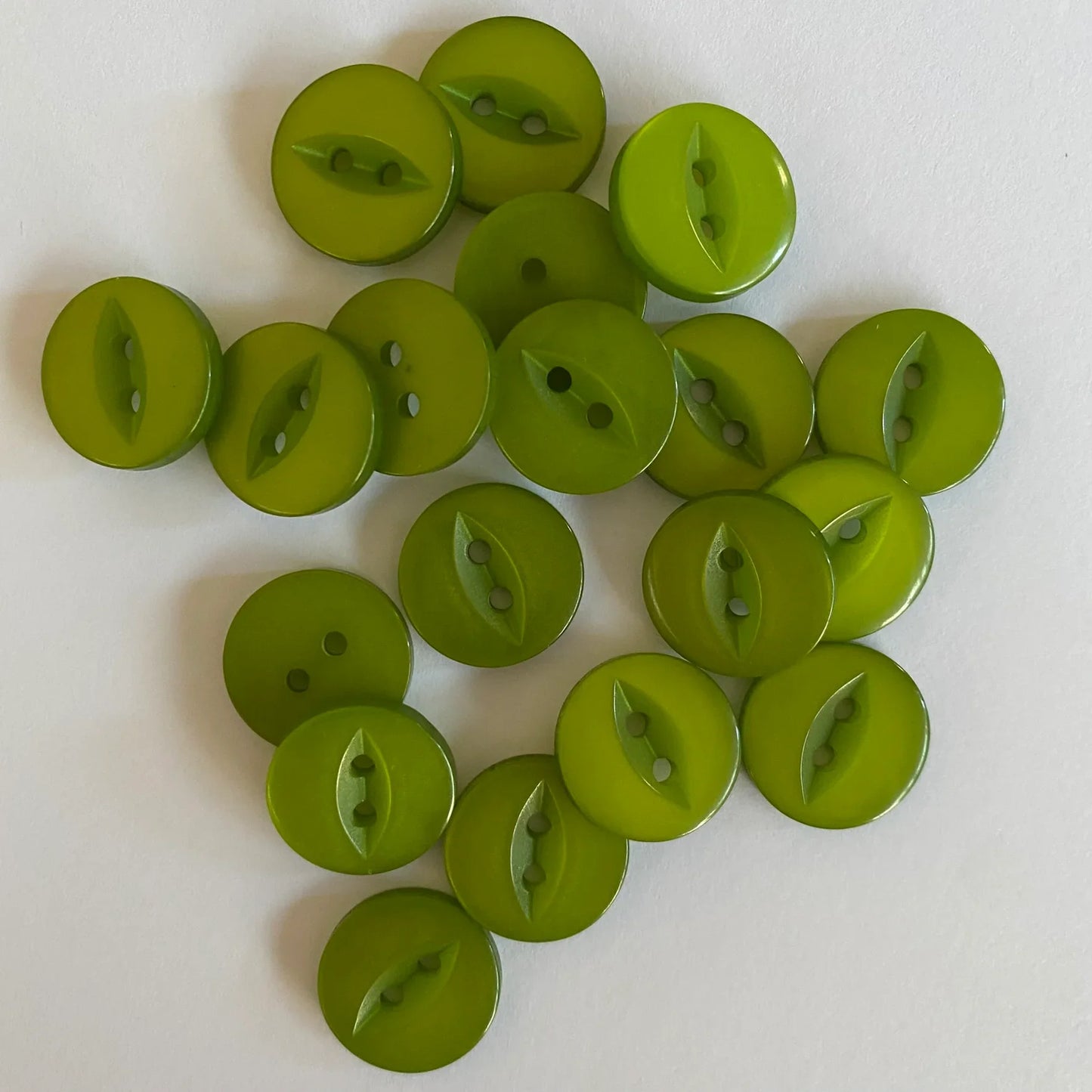 Classic resin baby buttons - green - pack of 20 - Nana Anna NZ