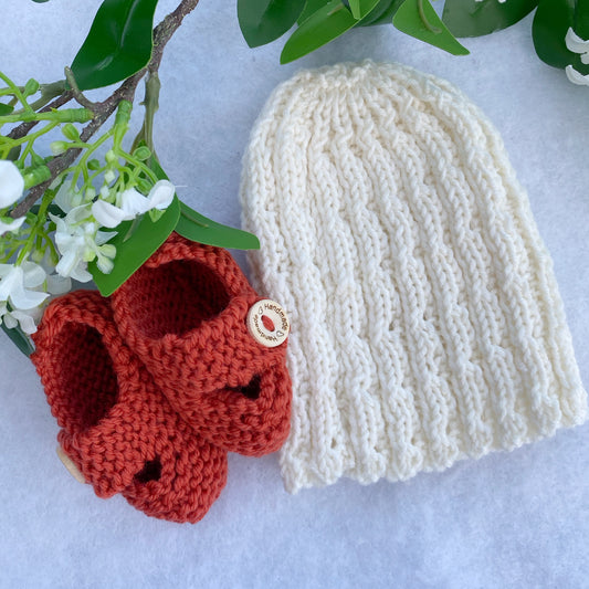 "Nova" merino baby hat and booties set