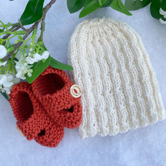 "Nova" merino baby hat and booties set - Nana Anna NZ