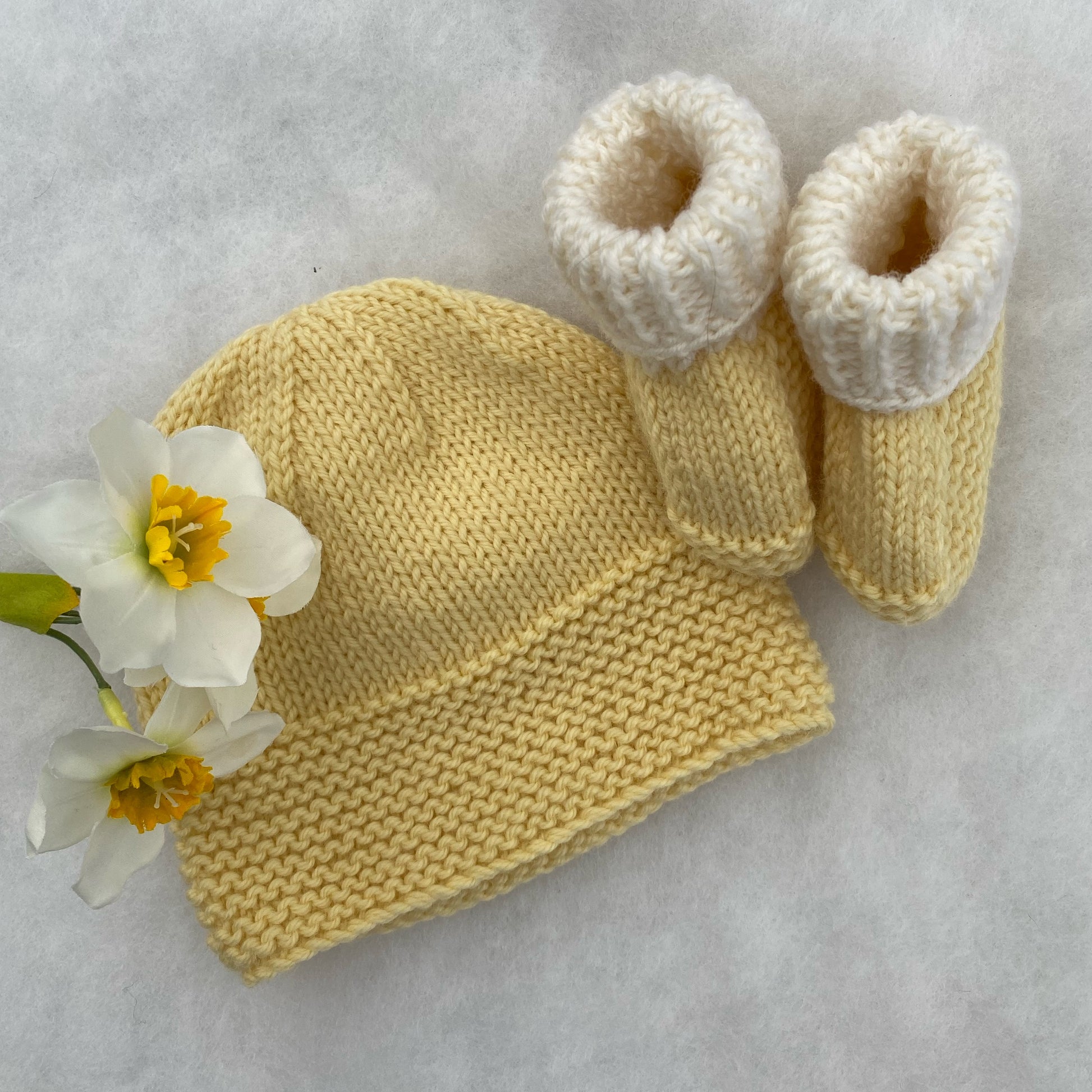 Hand knit merino baby booties and hat set Lemon