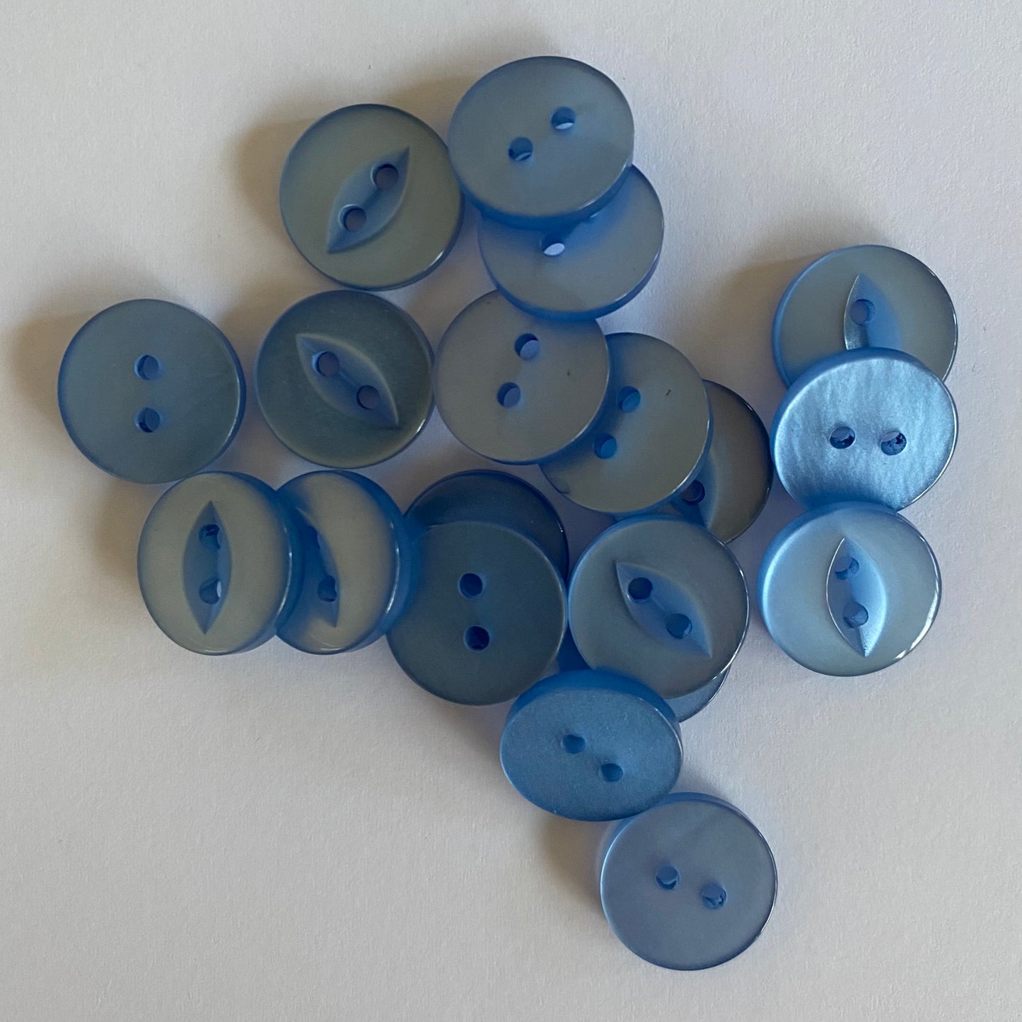 Classic resin baby buttons - blue - pack of 20