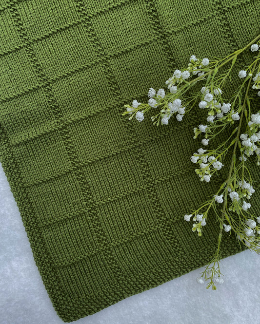 "Sweet Dreams" hand knit baby cot blanket